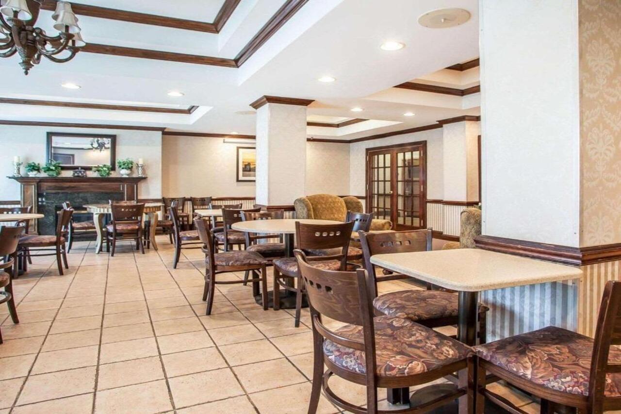Comfort Inn & Suites Carneys Point Экстерьер фото