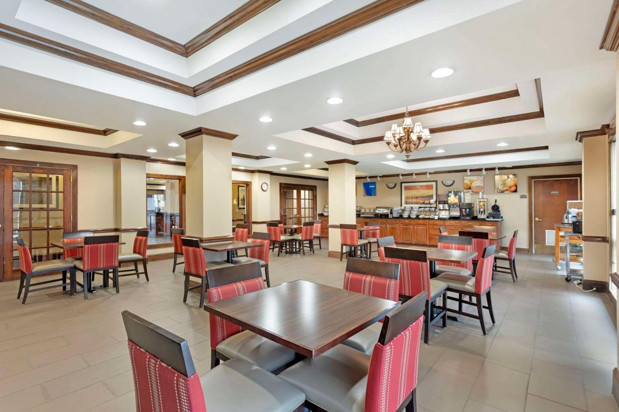 Comfort Inn & Suites Carneys Point Экстерьер фото