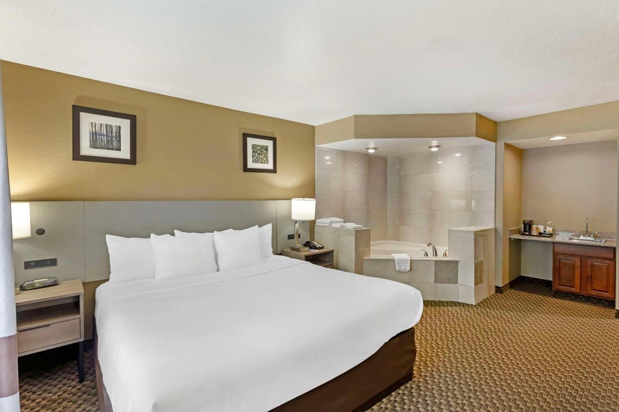 Comfort Inn & Suites Carneys Point Экстерьер фото
