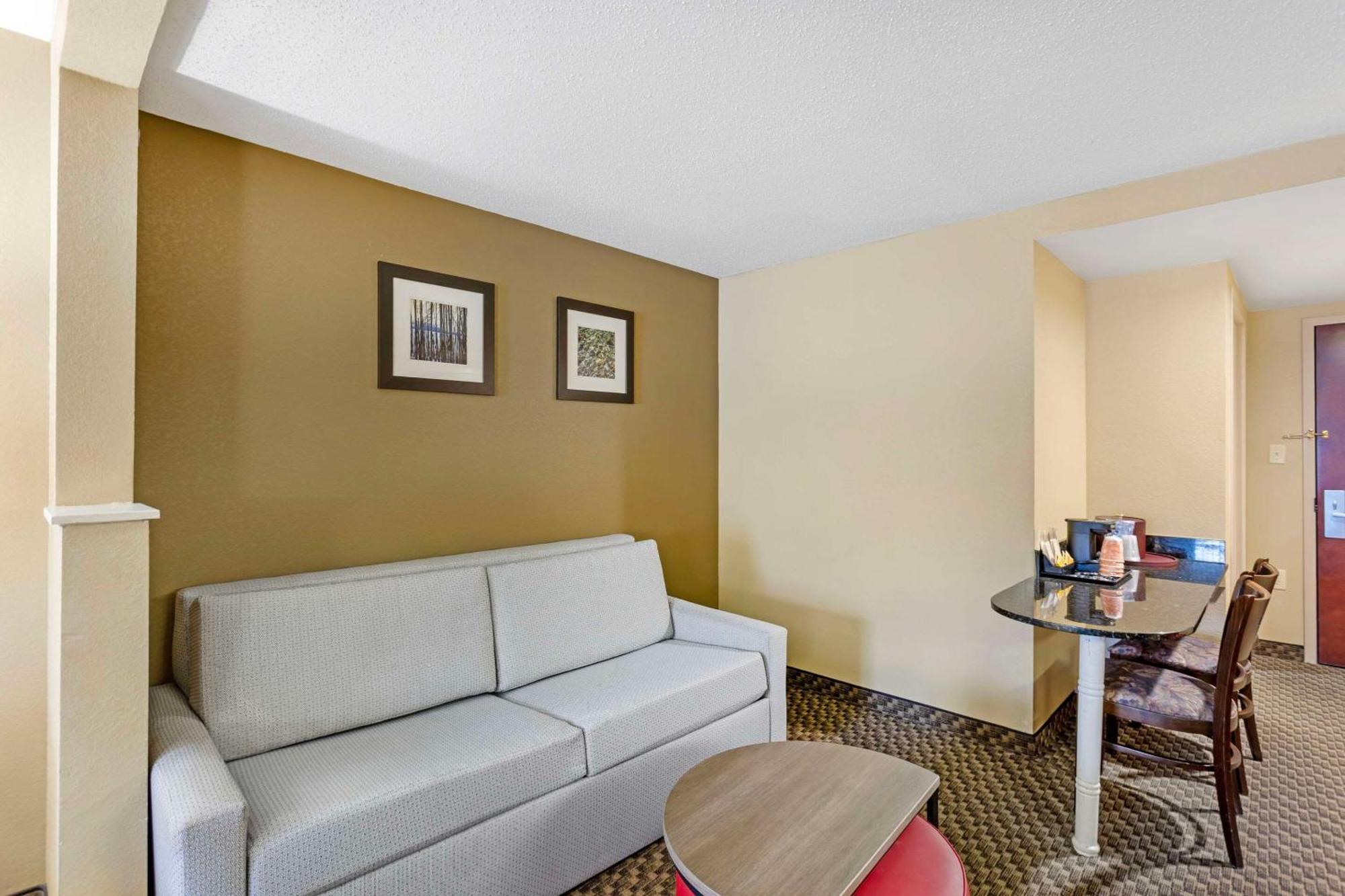Comfort Inn & Suites Carneys Point Экстерьер фото