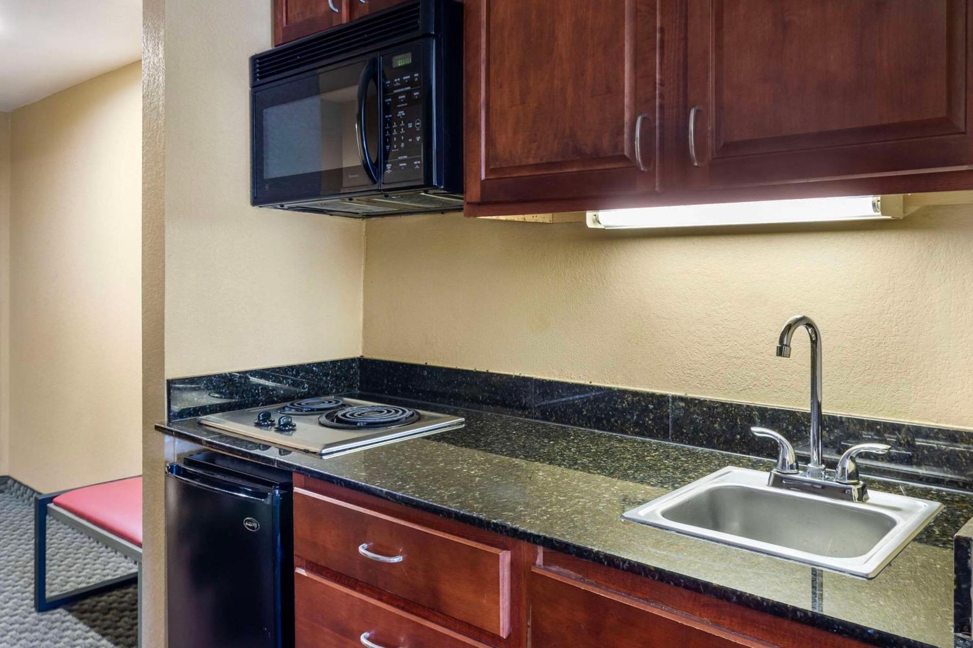 Comfort Inn & Suites Carneys Point Экстерьер фото