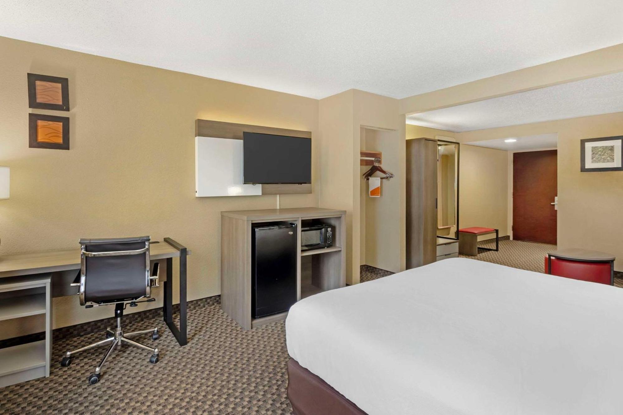 Comfort Inn & Suites Carneys Point Экстерьер фото