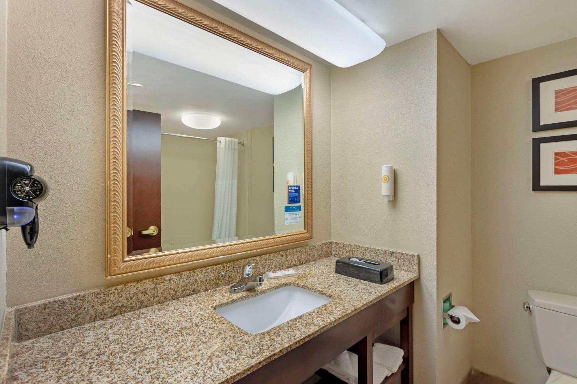 Comfort Inn & Suites Carneys Point Экстерьер фото