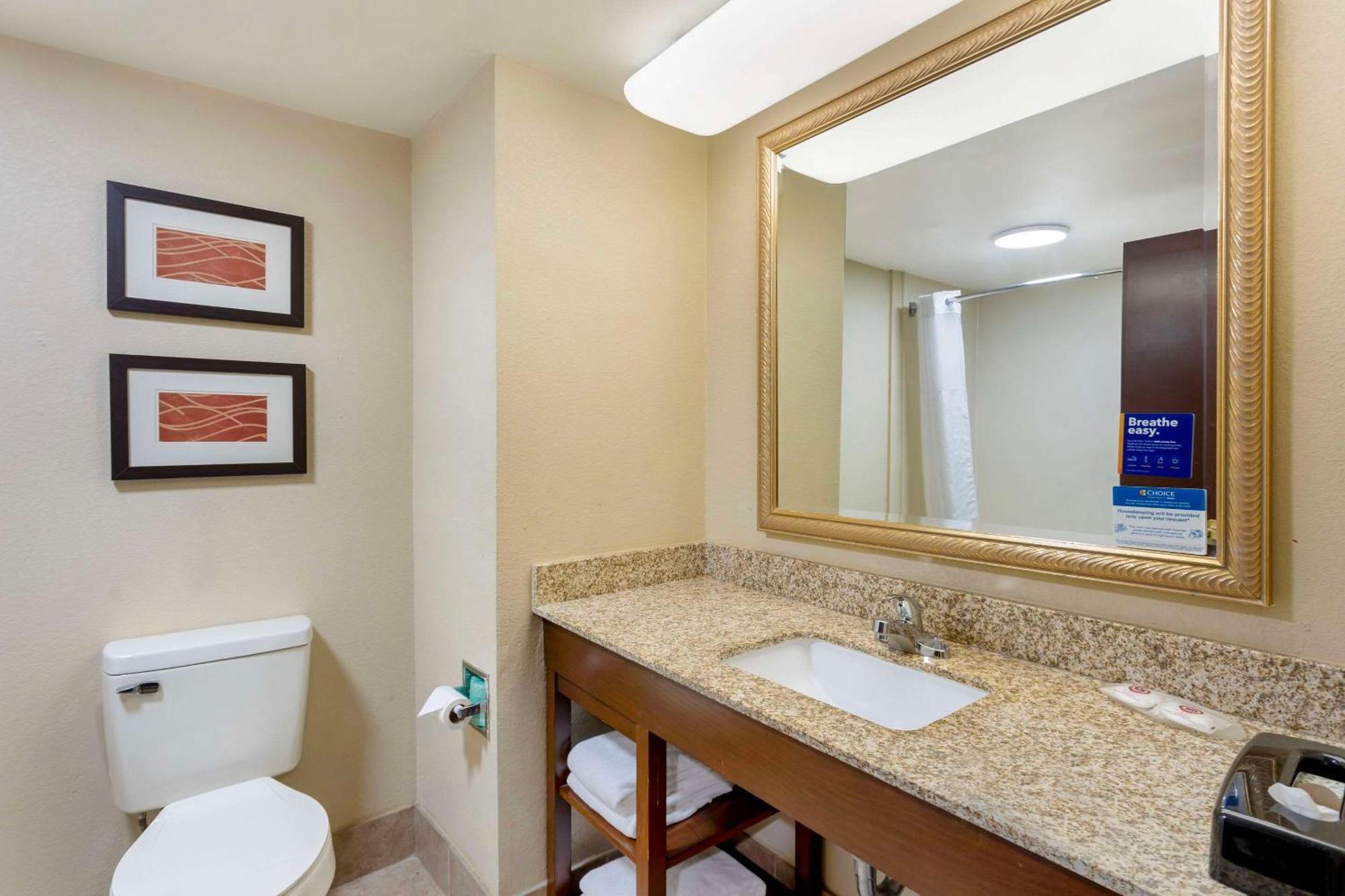 Comfort Inn & Suites Carneys Point Экстерьер фото