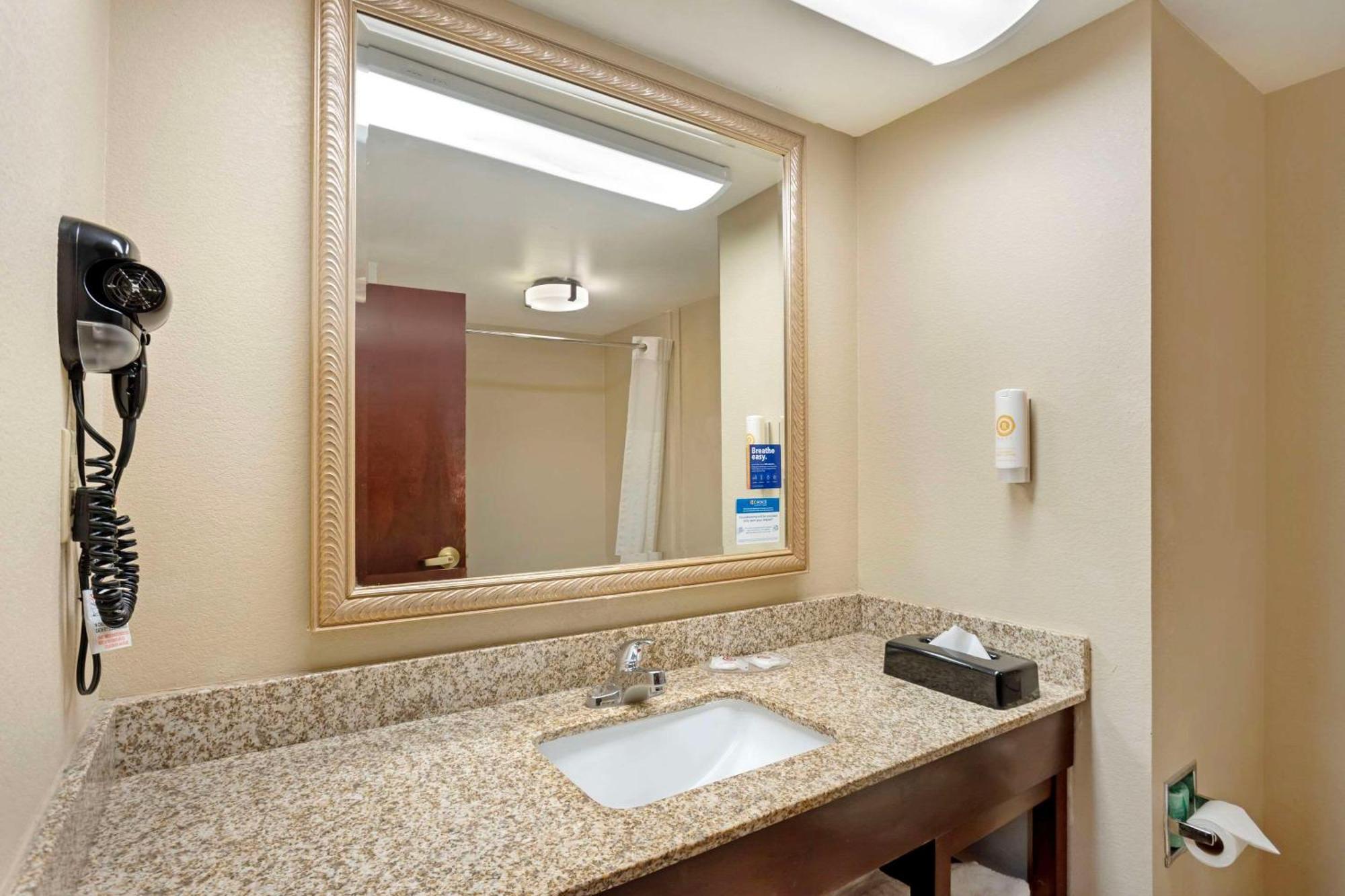 Comfort Inn & Suites Carneys Point Экстерьер фото
