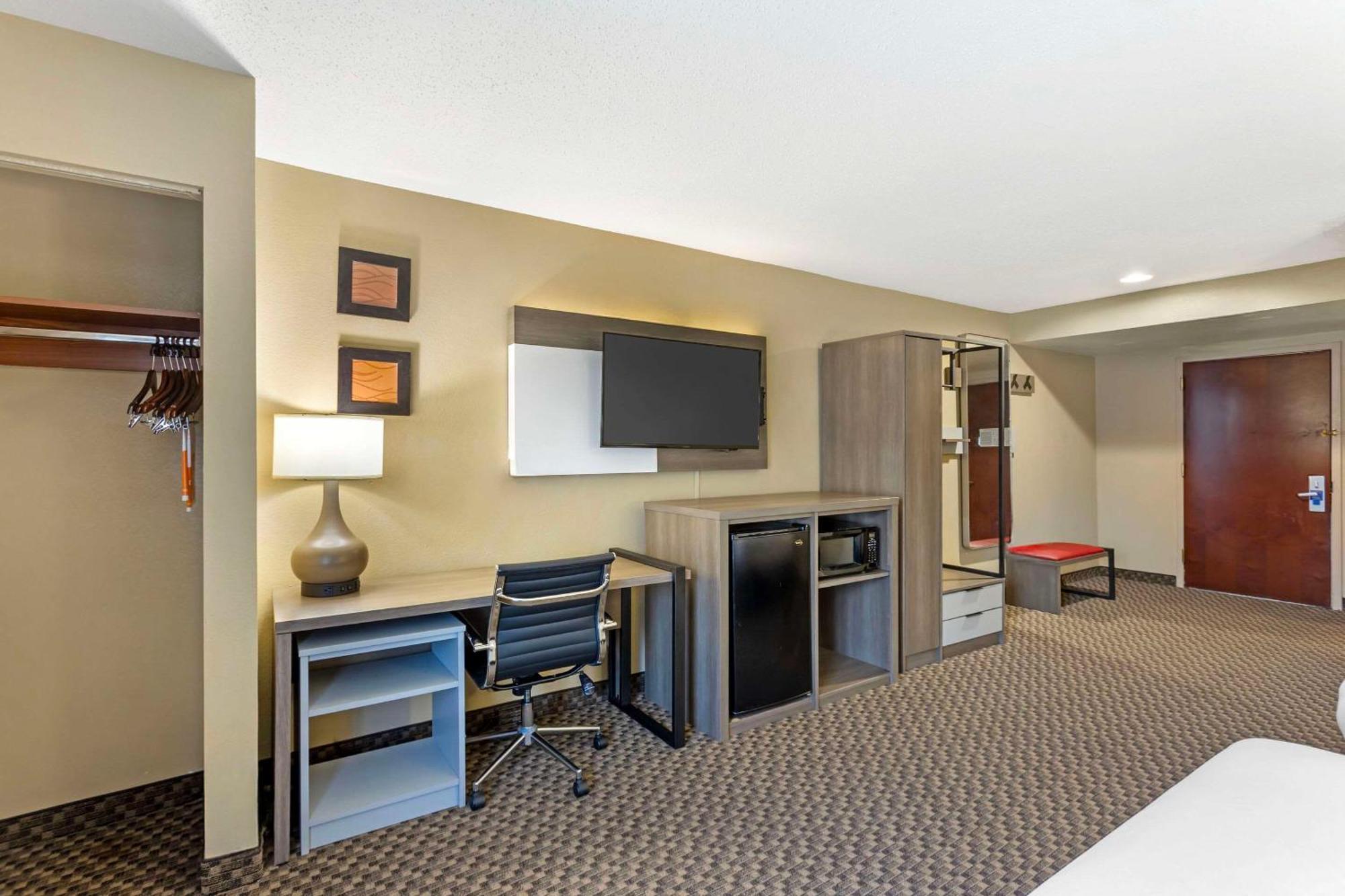 Comfort Inn & Suites Carneys Point Экстерьер фото