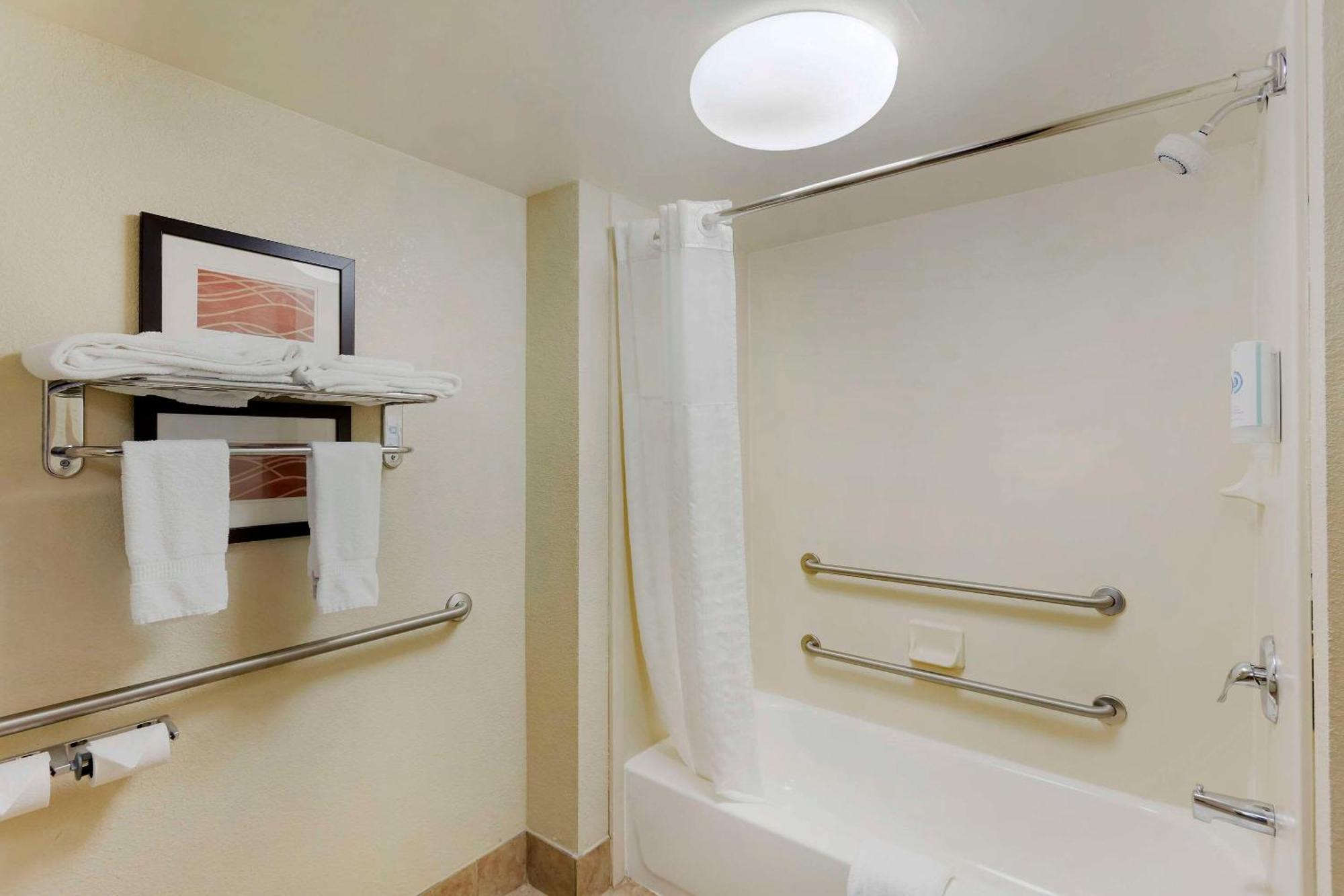 Comfort Inn & Suites Carneys Point Экстерьер фото