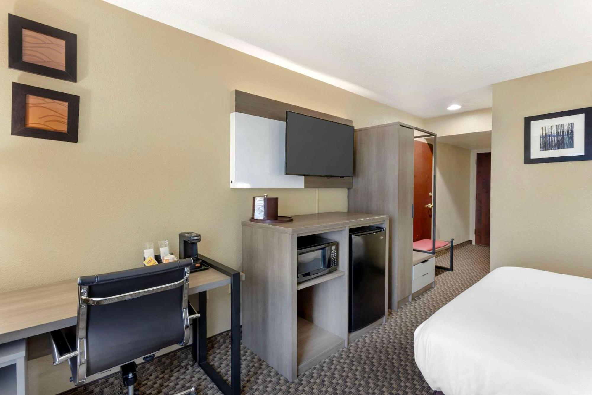 Comfort Inn & Suites Carneys Point Экстерьер фото