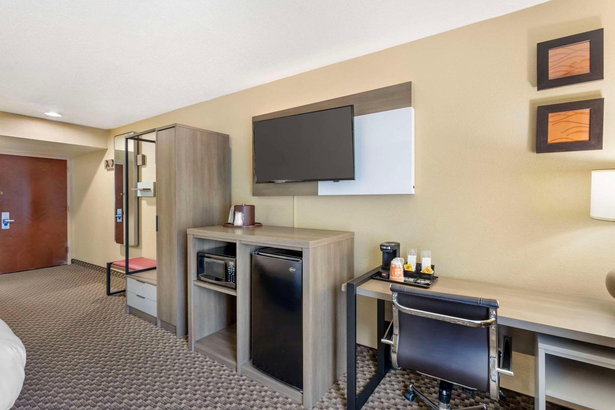 Comfort Inn & Suites Carneys Point Экстерьер фото