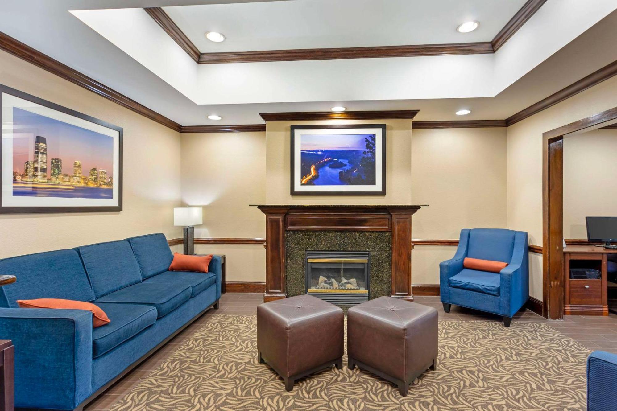 Comfort Inn & Suites Carneys Point Экстерьер фото